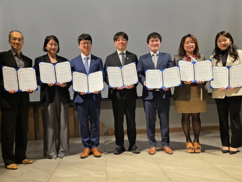 You are currently viewing K팝 체험과 한의학 웰니스가 만난 케데헌 관광 패키지 인기